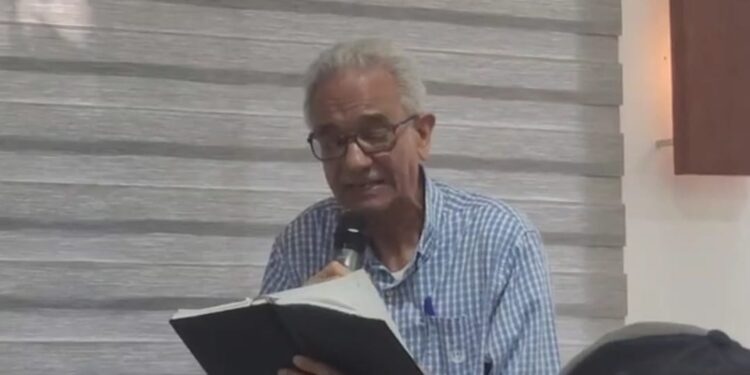 Vídeo; Sacerdote Regino Martínez truena contra administración del mercado en Dajabón 