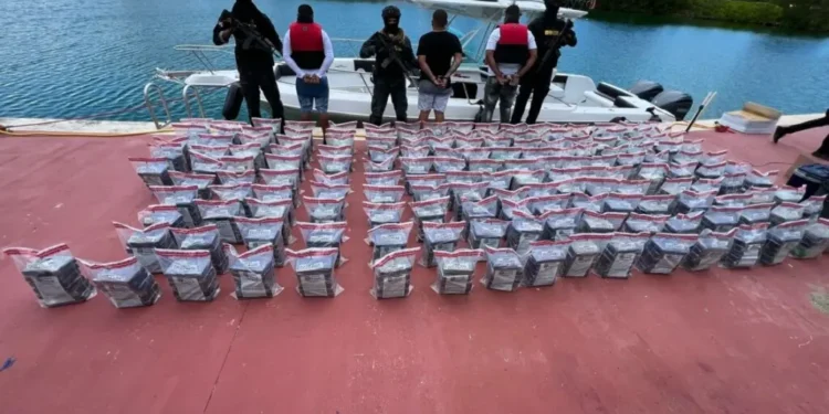 DNCD confisca 993 paquetes de cocaína en complejo turístico