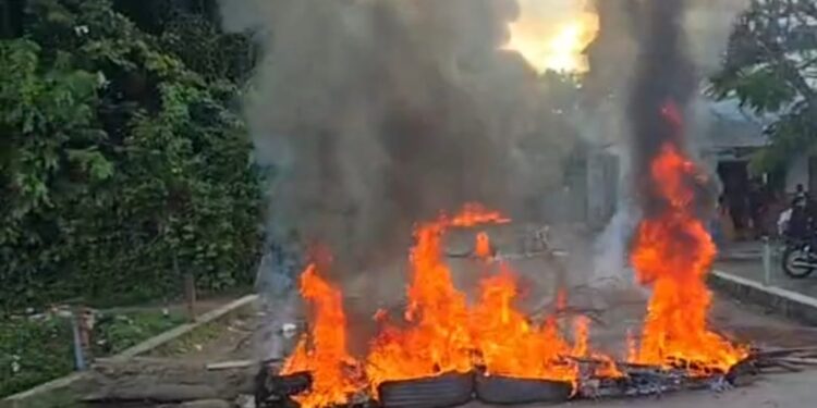 Seis comunidades protestan por reivindicaciones en las provincias Montecristi y Dajabón