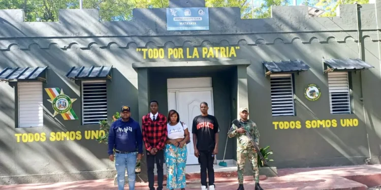 Ejército detiene a tres haitianos con documentos falsificados en San Juan de la Maguana
