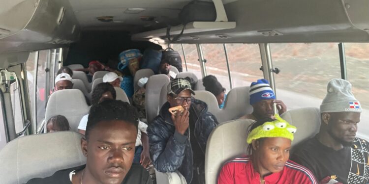 DGM apoya la repatriación voluntaria de 114 nacionales haitianos ilegales