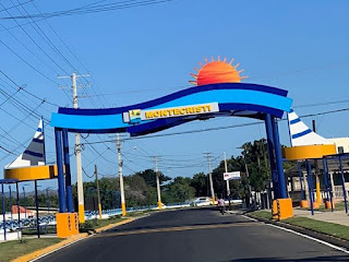 Alcaldía aclara letrero de entrada a Montecristi no se cayó; fue retirado para dar paso a cargas de transformadores