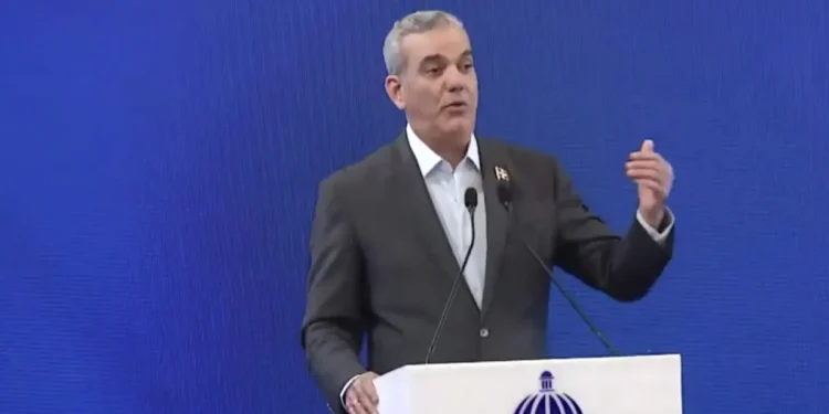 Luis Abinader: “No podemos abrir los consulados con la situación en que esta Haití”