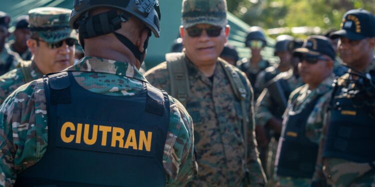 Ministro de Defensa visita Friusa y Mata Mosquito para supervisar operaciones de seguridad y control migratorio