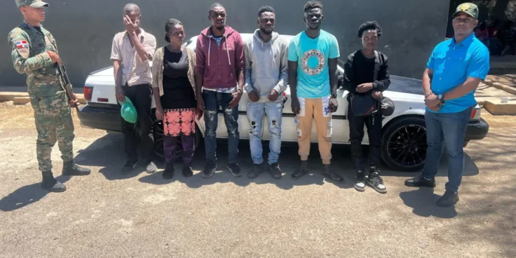 Arrestan conductor con indocumentados que intentó sobornar a militares en Mao