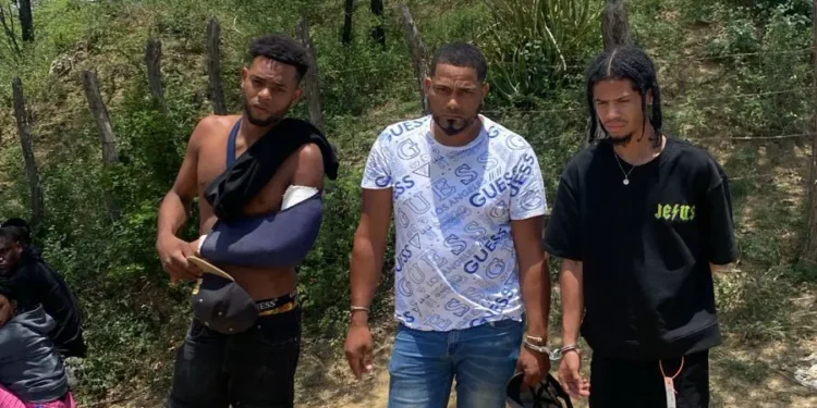 Ejército arresta a tres hombres se disponían a trasladar grupo haitianos indocumentados