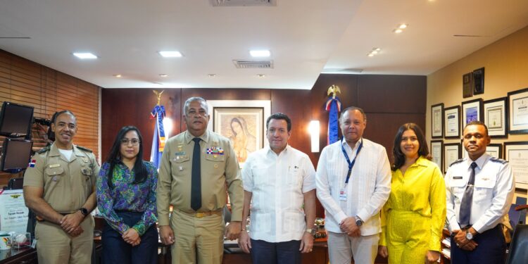 DGM y Unicaribe consolidan alianza para fortalecer la formación de agentes de interdicción migratoria