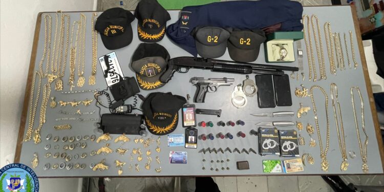 Autoridades incautan armas, prendas, yipeta y máquinas tragamonedas en Sosúa y Puerto Plata
