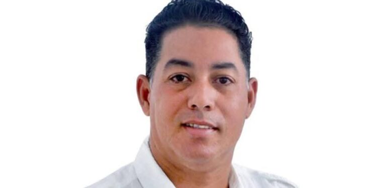 Investigan a director distrital de Belloso por presunto tráfico de indocumentados