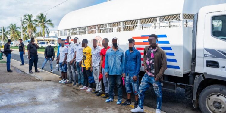 DGM detiene 1,619 haitianos indocumentados y deporta otros 1,091 en operativos en el país