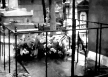 Opinion; Las dos tumbas parisinas de Trujillo