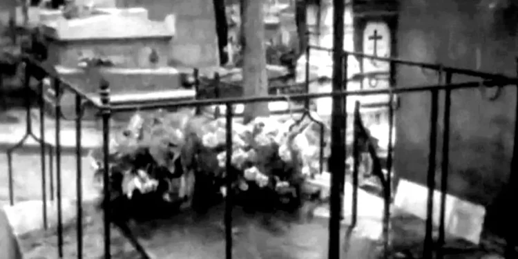 Opinion; Las dos tumbas parisinas de Trujillo