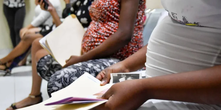 Expulsan en un mes a 900 haitianas embarazadas desde RD