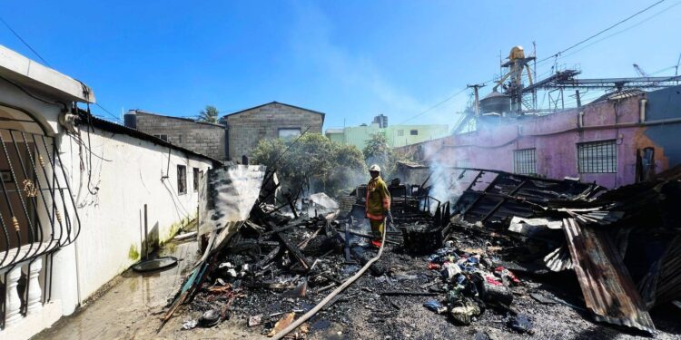 Incendios destruyen viviendas en sectores de Puerto Plata y Sosúa