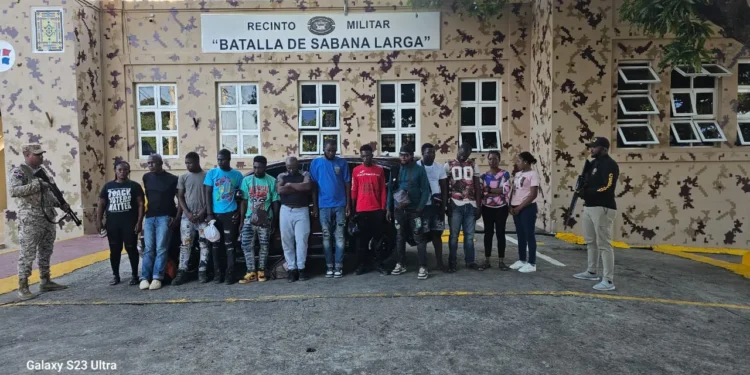 CESFRONT retiene jeepeta con 16 haitianos en estatus migratorio irregular en Dajabón
