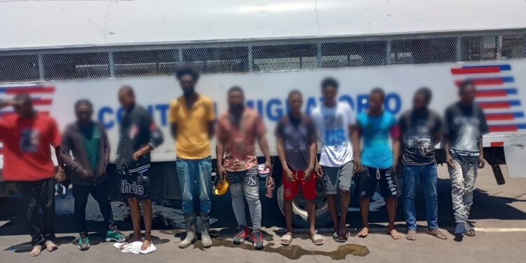 Autoridades migratorias detienen 1,382 ilegales y repatrían 796 a través de puertas fronterizas