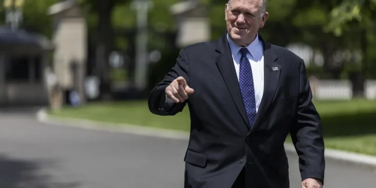 El ‘zar de la frontera’ de Trump advierte sobre aumento de operativos migratorios en EEUU