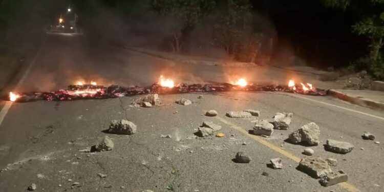 Protesta en Luperón ante supuestas intenciones de sacar embarcaciones pesqueras de la Bahía de Gracia