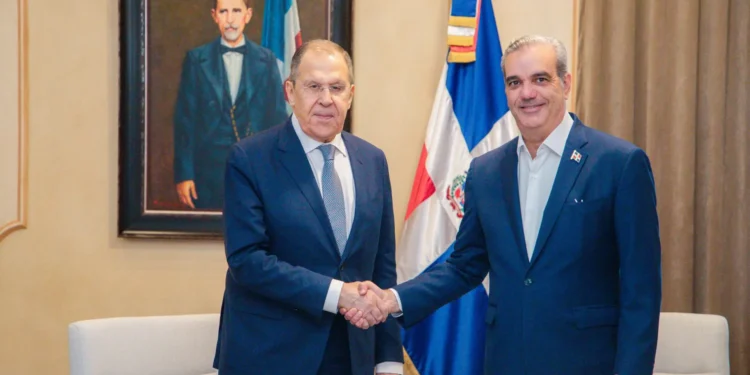 Presidente Abinader recibe al canciller ruso Serguéi Lavrov en el Palacio Nacional