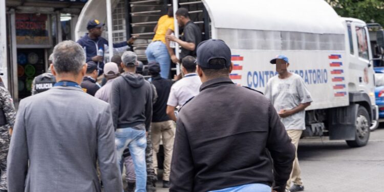 DGM detiene 1,274 extranjeros irregulares en interdicciones para control migratorio