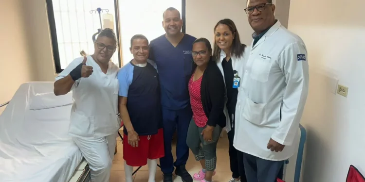 Dan de alta médica a hombre que sobrevivió a tragedia del Jet Set