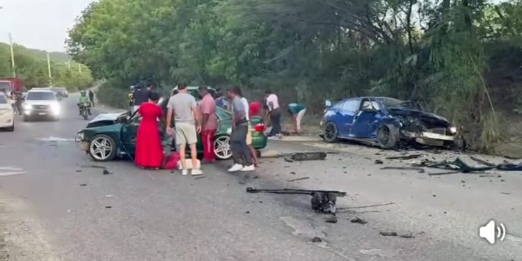 Choque de vehículos deja varias personas lesionadas en Santiago Rodríguez