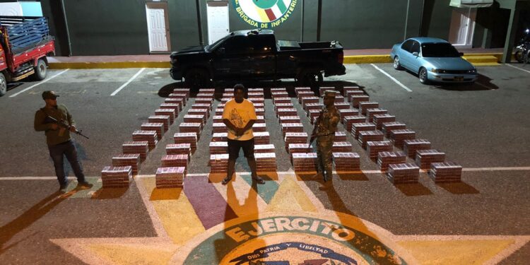 Ocupan contrabando de 420 mil cigarrillos en una camioneta en San Juan de la Maguana