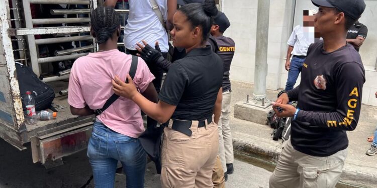 Operativos de interdicción contra migración irregular dejan 1,801 detenidos en sectores clave del país