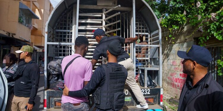 DGM detiene 1,883 indocumentados y deporta 1,214 en labores coordinadas con otras fuerzas del Estado