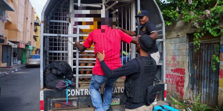 Unidades de interdicción de la DGM detienen a 1,691 y se repatrían a 665 haitianos en situación irregular