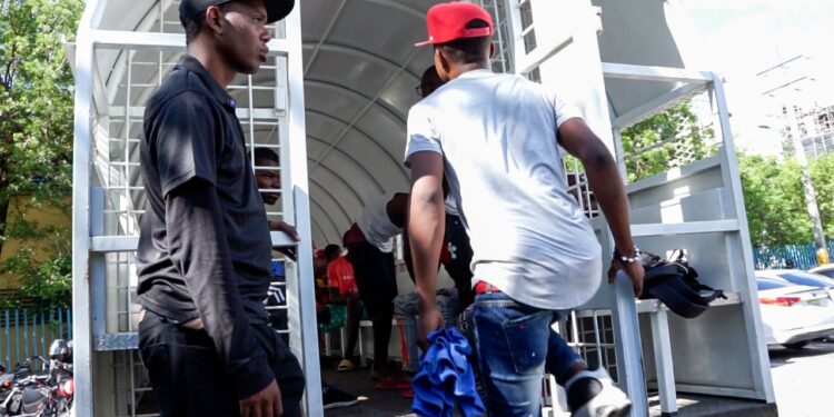 DGM mantiene interdicciones con respeto a derechos humanos y detiene a 1,772 nacionales haitianos en condición irregular