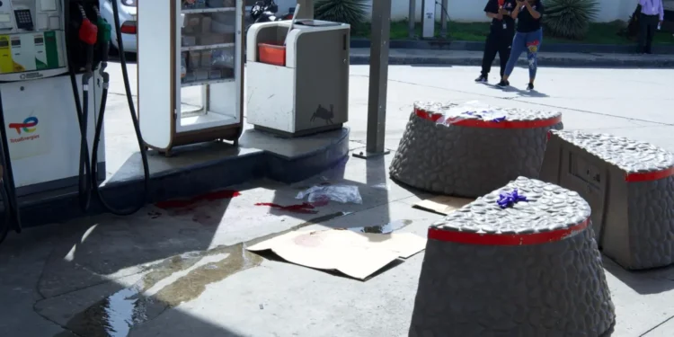 Autoridades investigan incidente que dejó dos muertos en estación de combustible de SDN