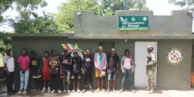 Detienen otro grupo de indocumentados en motocicletas en Montecristi y Dajabón