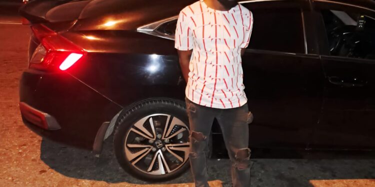 Haitiano y dominicano detenidos por transportar indocumentados en dos vehículos
