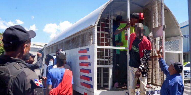 Unidades migratorias detienen 1,684 indocumentados; Deportan a otros 1,177 haitianos en condición irregular