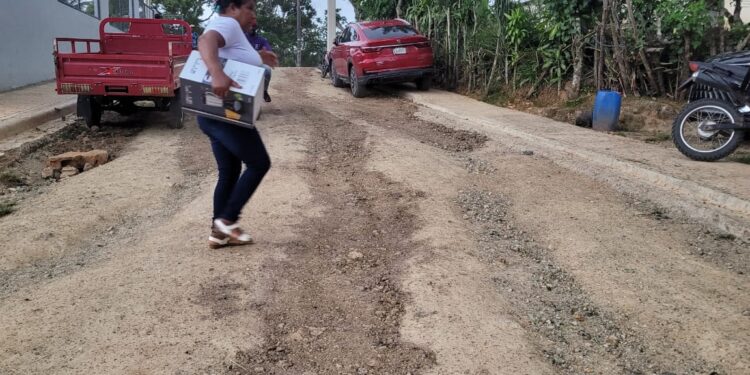 Empresario Takeshi Mukai entregó regalos por valor de más de 300 mil pesos a madres del municipio Restauración 