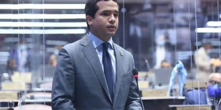 Omar Fernández defiende en EE.UU. derecho de República Dominicana a deportar indocumentados