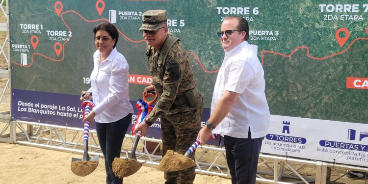 Ministro de la presidencia y defensa dejan iniciados trabajo de segunda etapa del muro fronterizo en Dajabón