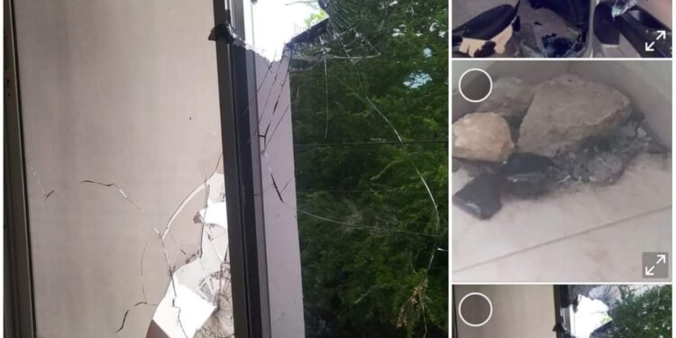 Turba ataca a pedradas cuartel de Politur de Sosúa