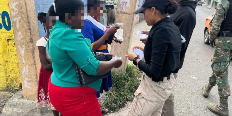 Brigadas migratorias detienen a 1,408 indocumentados con el respaldo de las fuerzas de seguridad del Estado