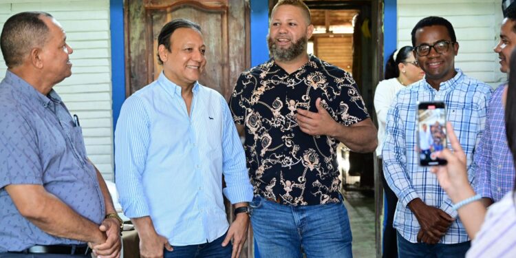 Abel Martínez llama a redoblar el trabajo político y comunitario para sacar al país de la calamidad que vive
