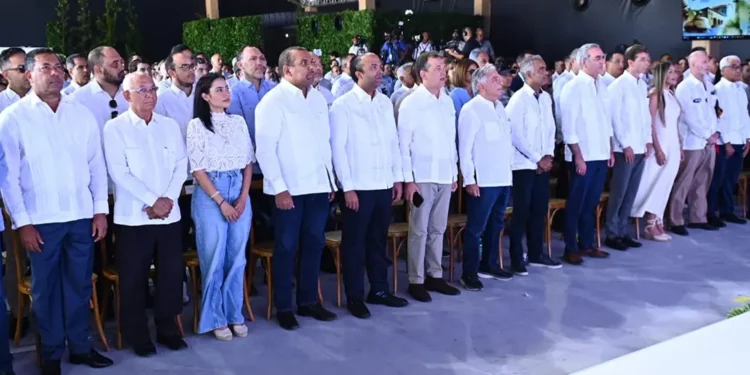 Abinader inaugura una línea de transmisión y obras en Montecristi