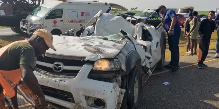 Accidente deja dos fallecidos y cuatro heridos en autopista del Coral