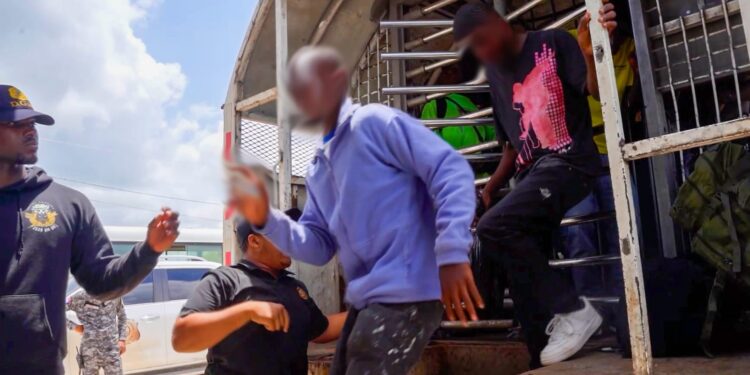 Detienen 1,826 haitianos indocumentados y repatrían otros 1,516 a su país de origen