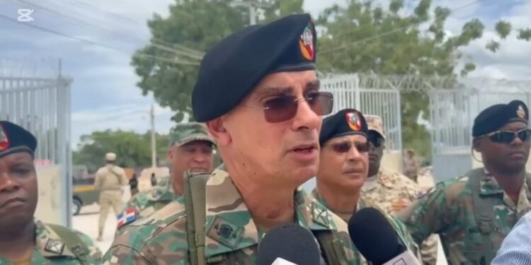 Comandante del Ejército recorre frontera con Pedernales y áreas fronterizas correspondientes a la 5ta Brigada