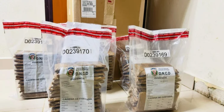 Confiscan 75 láminas presunta cocaína camufladas en cajas de tabaco