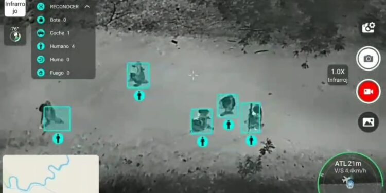 Ejército detiene 20 indocumentados durante vigilancia nocturna con drones en Dajabón