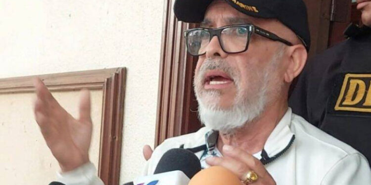 Juez deja detenido a Ángel Martínez por agredirlo verbalmente