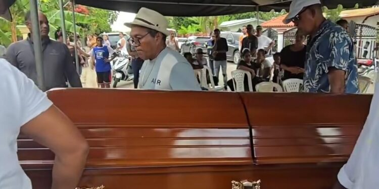 Trasladan a Manzanillo para ser sepultado los restos del sargento del ejército asesinado en calle de Santiago
