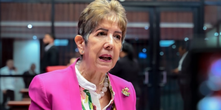 Senadora de Puerto Plata emplaza ministro de Turismo para que aterrice y explique situación del teleférico